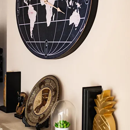 Le Chateaubriand - Parking - Netflix Daire *