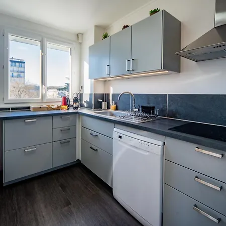 Le Chateaubriand - Parking - Netflix Apartament Tours