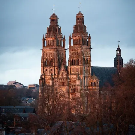 Le Chateaubriand - Parking - Netflix Daire *