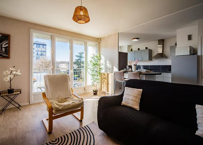 Le Chateaubriand - Parking - Netflix 图尔