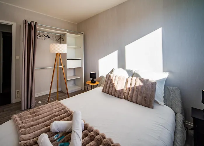 Le Chateaubriand - Parking - Netflix * Tours