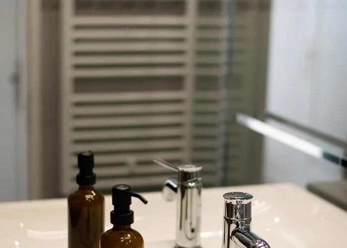 Le Chateaubriand - Parking - Netflix * Tours