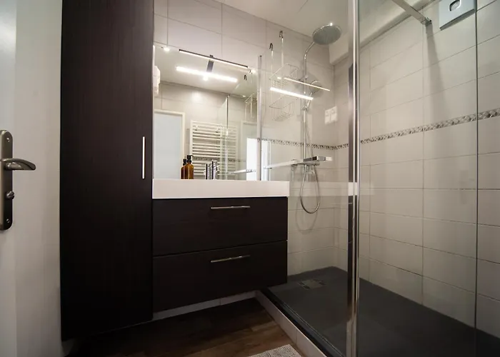 Le Chateaubriand - Parking - Netflix *